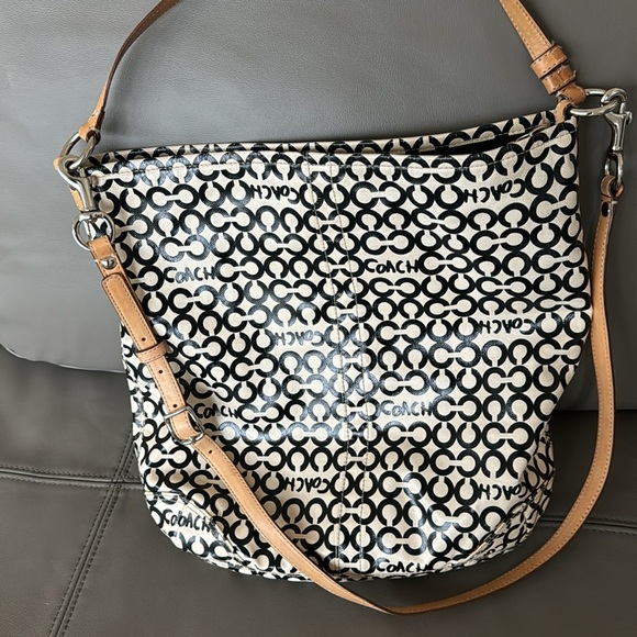 Coach crossbody or shoulder bag! Perfect size 13.5 “ tall x 14” wide. Vintage - Picture 2 of 6